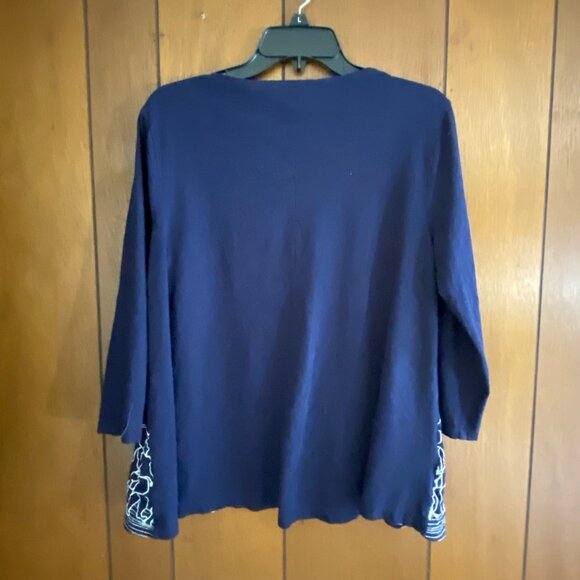 Crown & Ivy Top Women's L Navy Embroidered White Elephants 3/4 Sleeve Causal‎ - Picture 2 of 11
